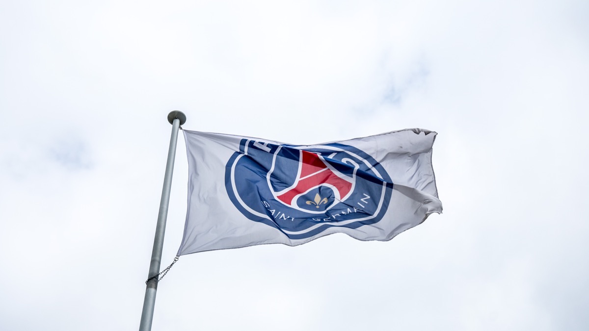 PSG : Godts a bousculé les Bleus… pourquoi Paris le laisse-t-il encore sur le banc ?